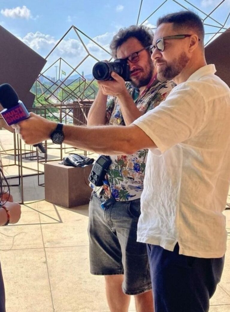 Emerson Souza em cobertura jornalística